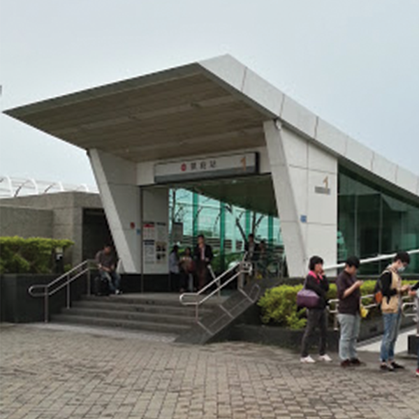 高雄捷運凱旋站一號出口<